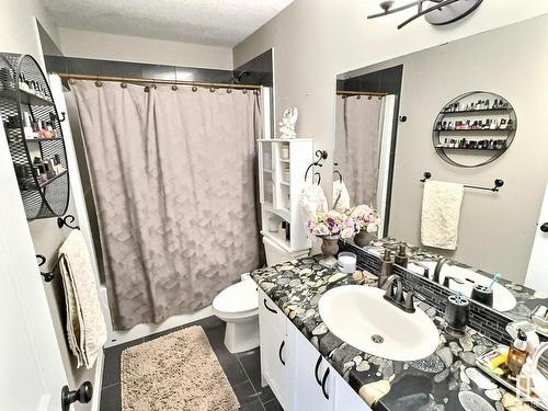 21928 97 Avenue, Edmonton, AB - Indoor Photo Showing Bathroom