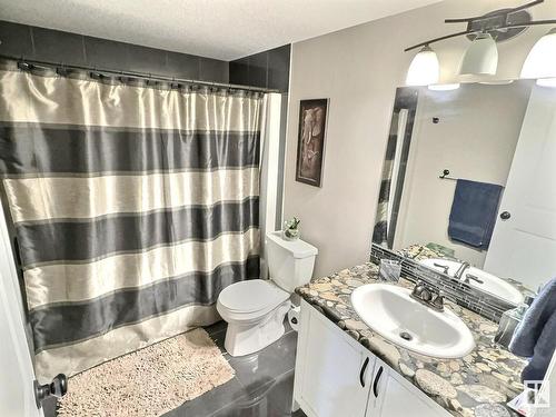 21928 97 Avenue, Edmonton, AB - Indoor Photo Showing Bathroom