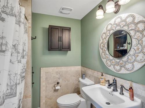 104 Linksview Drive, Spruce Grove, AB - Indoor Photo Showing Bathroom