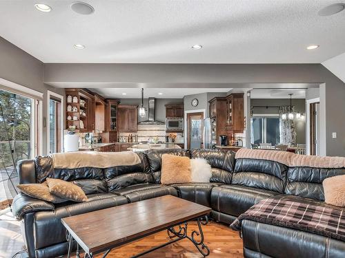 104 Linksview Drive, Spruce Grove, AB - Indoor Photo Showing Living Room