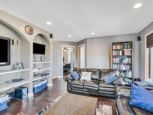 104 Linksview Drive, Spruce Grove, AB - Indoor Photo Showing Living Room