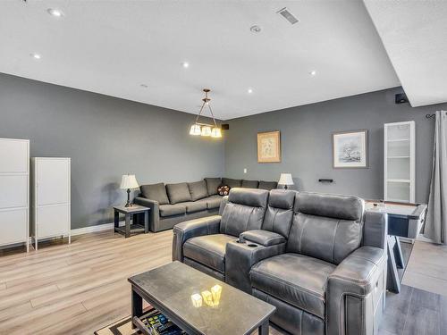 104 Linksview Drive, Spruce Grove, AB - Indoor Photo Showing Living Room