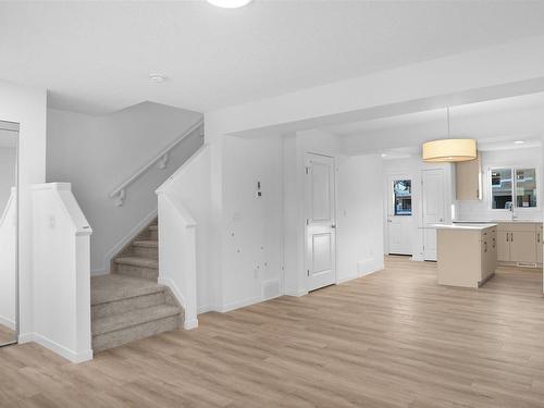 22 525 Secord Boulevard, Edmonton, AB - Indoor Photo Showing Kitchen