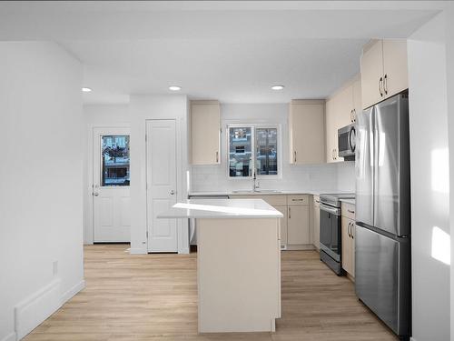 22 525 Secord Boulevard, Edmonton, AB - Indoor Photo Showing Kitchen