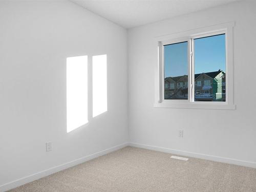 22 525 Secord Boulevard, Edmonton, AB - Indoor Photo Showing Other Room