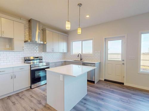 4604 72 Avenue, Beaumont, AB - Indoor Photo Showing Kitchen With Upgraded Kitchen