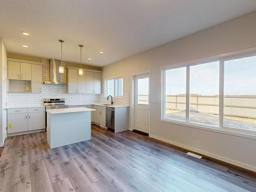 4604 72 Avenue, Beaumont, AB - Indoor Photo Showing Kitchen With Upgraded Kitchen