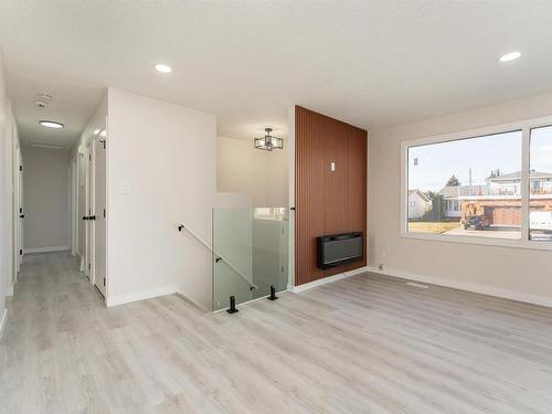 12431 51 Street, Edmonton, AB - Indoor Photo Showing Other Room