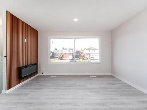 12431 51 Street, Edmonton, AB - Indoor Photo Showing Other Room