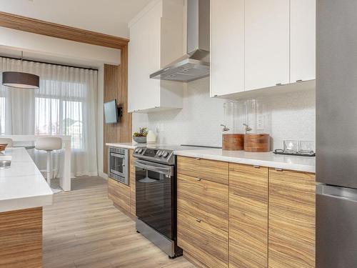 4036 208 Street, Edmonton, AB - Indoor Photo Showing Kitchen With Upgraded Kitchen