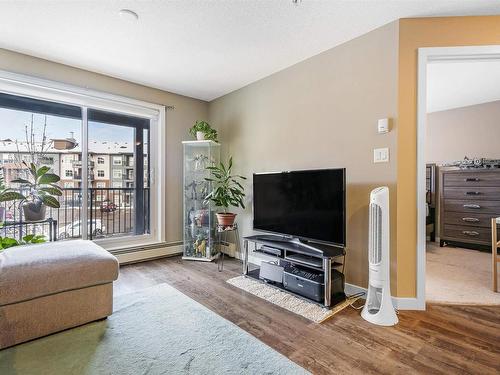 223 5504 Schonsee Drive Nw, Edmonton, AB - Indoor Photo Showing Living Room