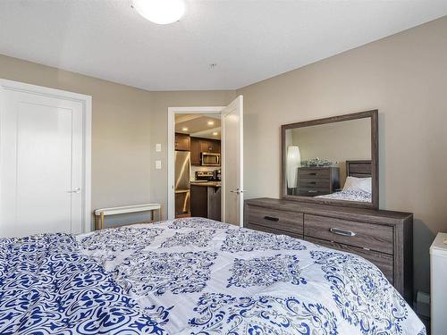 223 5504 Schonsee Drive Nw, Edmonton, AB - Indoor Photo Showing Bedroom