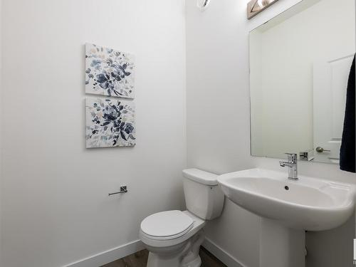 5240 Kinney Place, Edmonton, AB - Indoor Photo Showing Bathroom