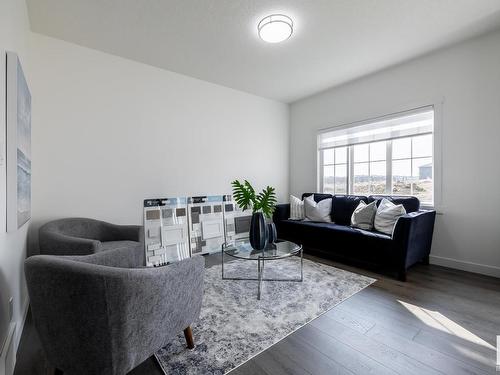 5240 Kinney Place, Edmonton, AB - Indoor Photo Showing Living Room