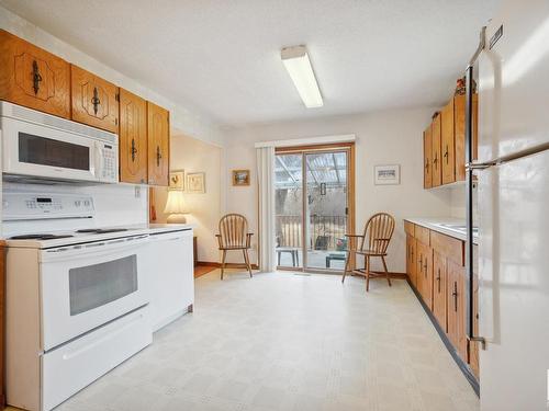 51252 Rge Road 210A, Rural Strathcona County, AB - Indoor Photo Showing Kitchen