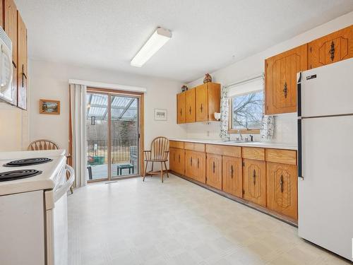 51252 Rge Road 210A, Rural Strathcona County, AB - Indoor Photo Showing Kitchen