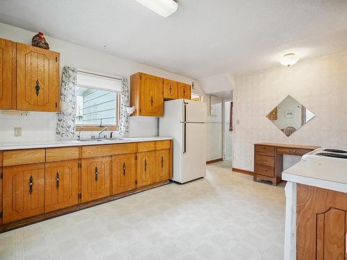 51252 Rge Road 210A, Rural Strathcona County, AB - Indoor Photo Showing Kitchen