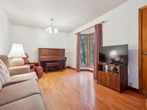 51252 Rge Road 210A, Rural Strathcona County, AB - Indoor Photo Showing Living Room