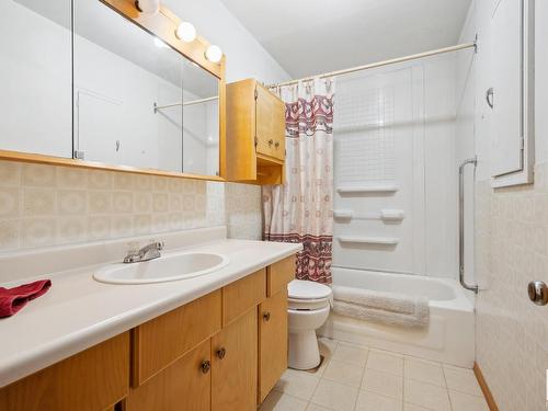 51252 Rge Road 210A, Rural Strathcona County, AB - Indoor Photo Showing Bathroom