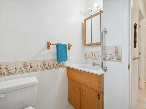 51252 Rge Road 210A, Rural Strathcona County, AB - Indoor Photo Showing Bathroom