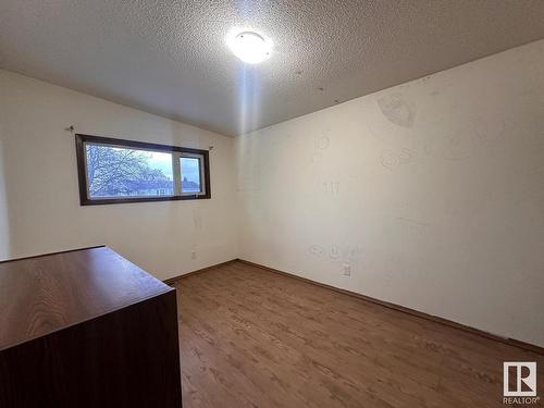 8512 137 Avenue, Edmonton, AB - Indoor Photo Showing Other Room