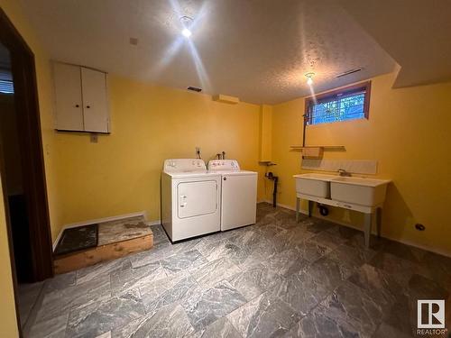 8512 137 Avenue, Edmonton, AB - Indoor Photo Showing Laundry Room