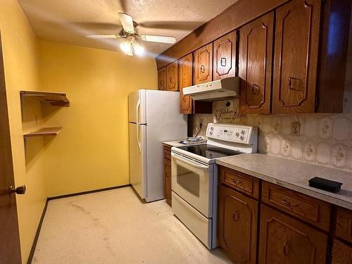 8512 137 Avenue, Edmonton, AB - Indoor Photo Showing Kitchen