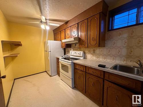 8512 137 Avenue, Edmonton, AB - Indoor Photo Showing Kitchen