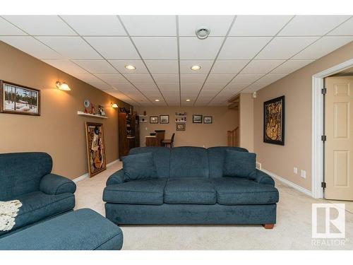 6 Woods Court, Leduc, AB - Indoor Photo Showing Living Room