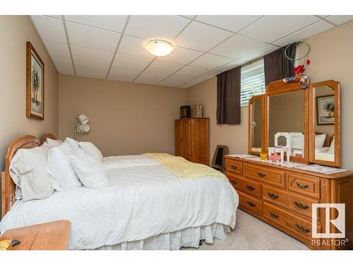 6 Woods Court, Leduc, AB - Indoor Photo Showing Bedroom