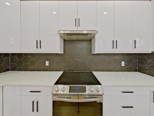 28 10 Salisbury Way, Sherwood Park, AB - Indoor Photo Showing Kitchen