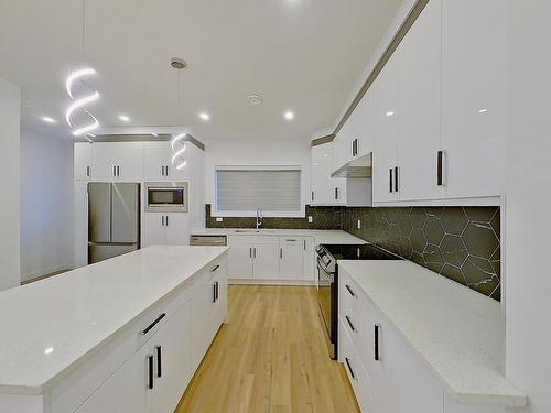 28 10 Salisbury Way, Sherwood Park, AB - Indoor Photo Showing Kitchen With Double Sink With Upgraded Kitchen