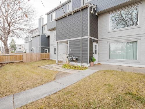 8313 29 Av Nw, Edmonton, AB 