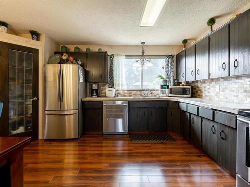 331 Garden Meadows Drive, Wetaskiwin, AB - Indoor Photo Showing Kitchen With Upgraded Kitchen