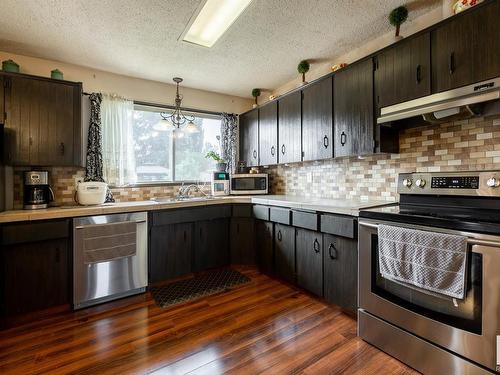 331 Garden Meadows Drive, Wetaskiwin, AB - Indoor Photo Showing Kitchen With Upgraded Kitchen