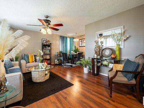 331 Garden Meadows Drive, Wetaskiwin, AB - Indoor Photo Showing Living Room