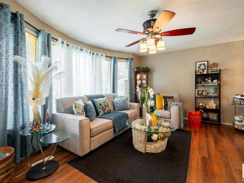 331 Garden Meadows Drive, Wetaskiwin, AB - Indoor Photo Showing Living Room