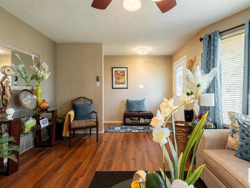 331 Garden Meadows Drive, Wetaskiwin, AB - Indoor Photo Showing Living Room