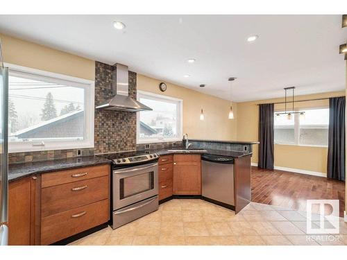 9407 74 Street, Edmonton, AB - Indoor Photo Showing Kitchen