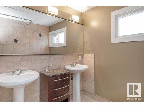 9407 74 Street, Edmonton, AB - Indoor Photo Showing Bathroom