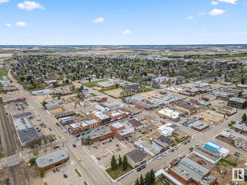 5005 50 Avenue, Wetaskiwin, AB 