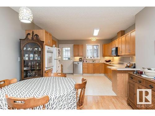 13 Century Villas Close, Fort Saskatchewan, AB - Indoor Photo Showing Kitchen