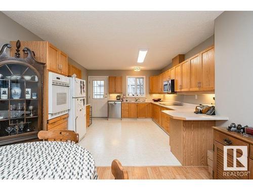 13 Century Villas Close, Fort Saskatchewan, AB - Indoor Photo Showing Kitchen