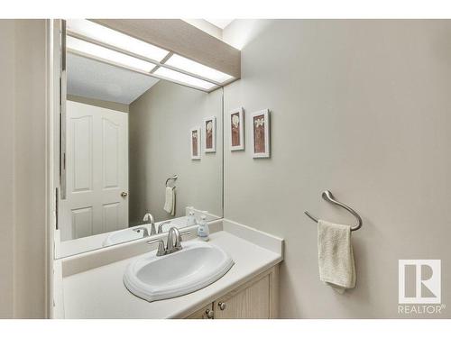 148 Oeming Road, Edmonton, AB - Indoor Photo Showing Bathroom