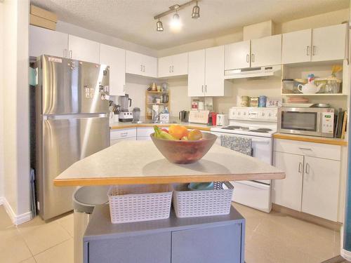 202 10535 122 Street, Edmonton, AB - Indoor Photo Showing Kitchen