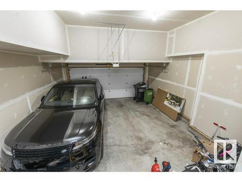 20714 99A Avenue, Edmonton, AB - Indoor Photo Showing Garage