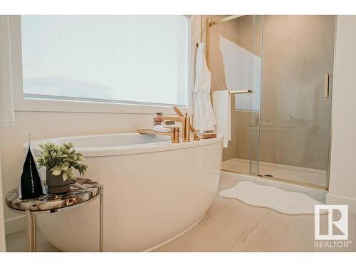 15844 25 Avenue, Edmonton, AB - Indoor Photo Showing Bathroom