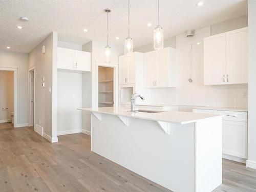 7208 182 Avenue, Edmonton, AB - Indoor Photo Showing Kitchen