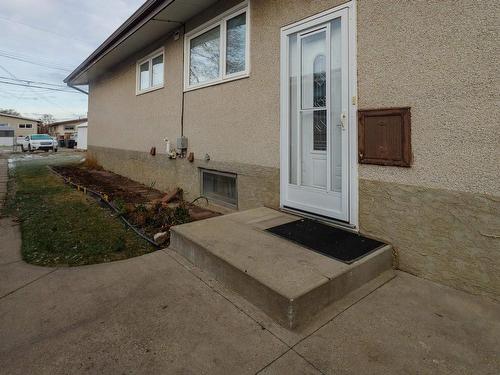 9026 58 St Nw, Edmonton, AB 