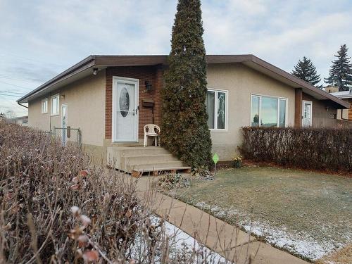 9026 58 St Nw, Edmonton, AB 